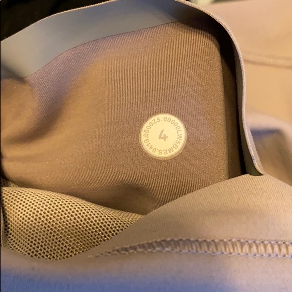 Lululemon leggings size 4 - Picture 8 of 8